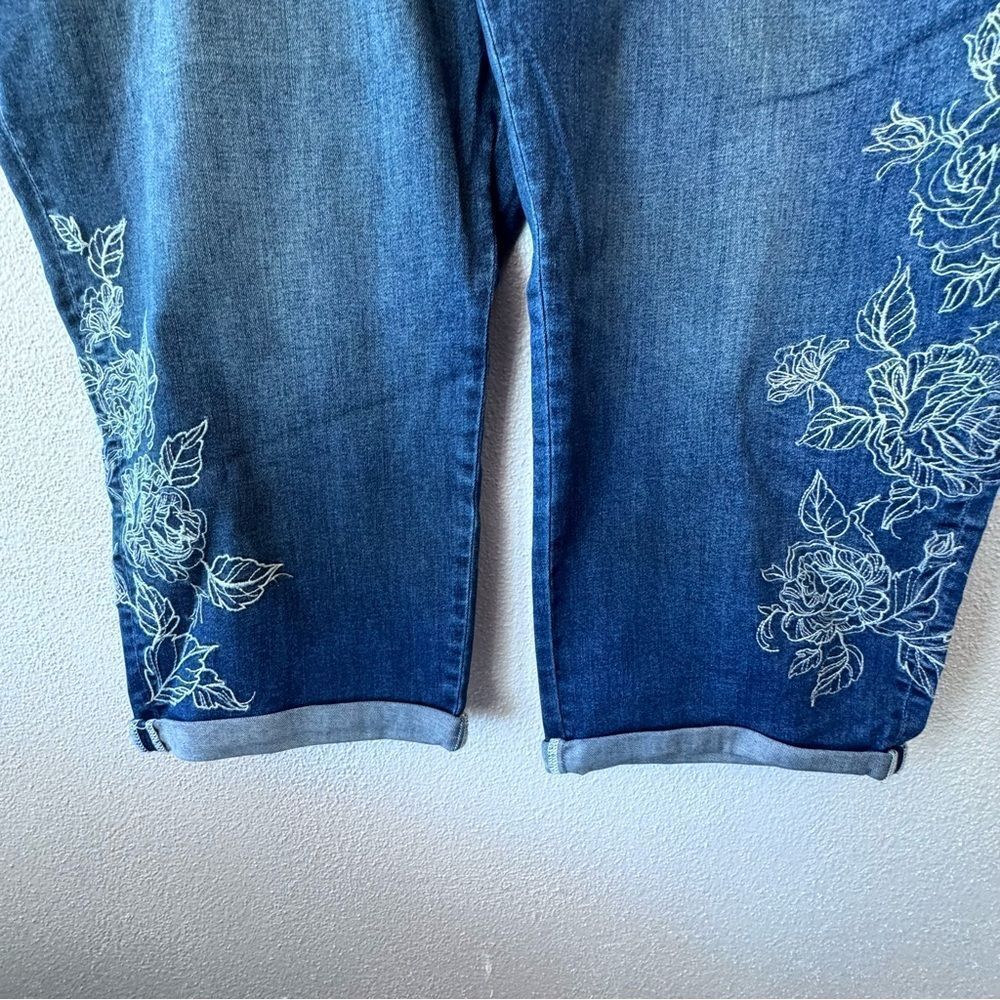 Lane Bryant Mid-Rise Jeans Girlfriend Crop Floral Embroidered Denim SZ 28 - Picture 6 of 13